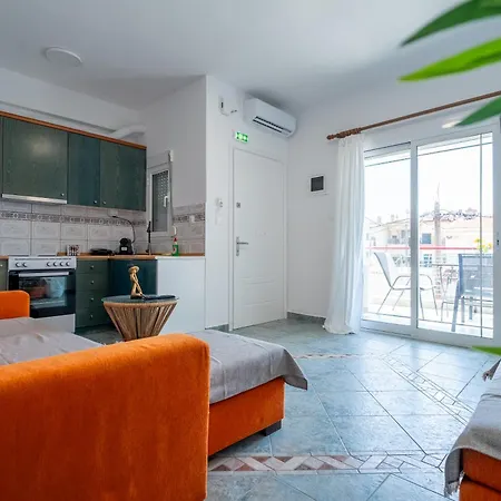 Seaside Family Apt, 2 Bedroom 80m From Sea, Quite Area Apartment *