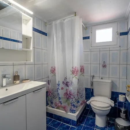 Seaside Family Apt, 2 Bedroom 80m From Sea, Quite Area *