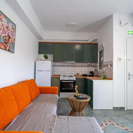 Seaside Family Apt, 2 Bedroom 80m From Sea, Quite Area *