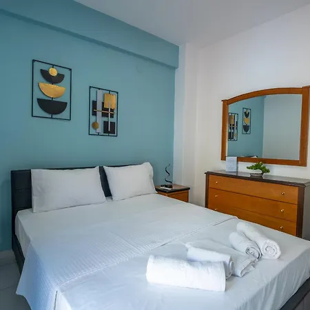 Daire Seaside Family Apt, 2 Bedroom 80m From Sea, Quite Area