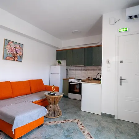 Seaside Family Apt, 2 Bedroom 80m From Sea, Quite Area Daire *